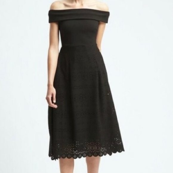 Banana Republic Dresses & Skirts - 𝅺Banana Republic Off Shoulder Laser Cut Midi Dress